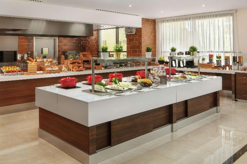 Hilton Garden Inn Al Jubail, Saudi Arabia - Restoran