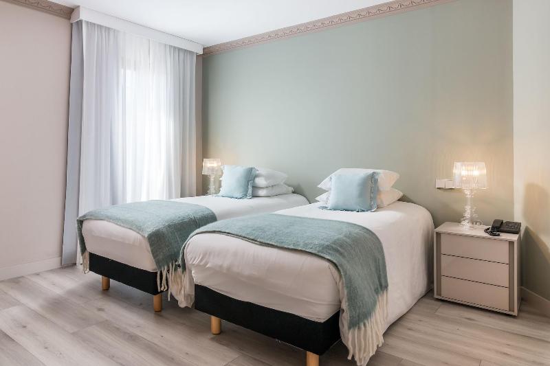 B51 Boutique Hotel Puerto Banus - Oda