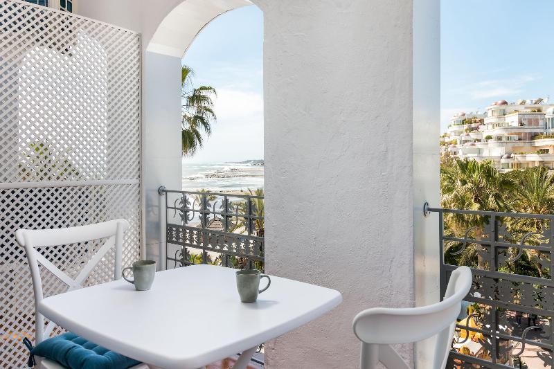 B51 Boutique Hotel Puerto Banus - Oda