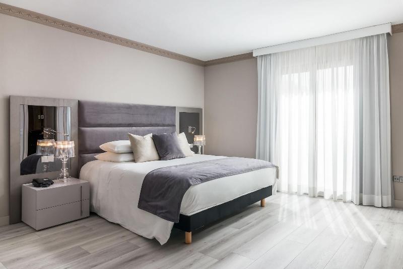 B51 Boutique Hotel Puerto Banus - Oda