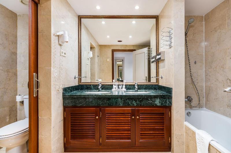 B51 Boutique Hotel Puerto Banus - Oda