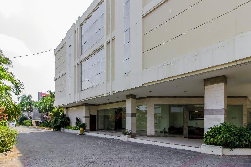 RedDoorz Plus near GBK Senayan - Genel