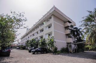 RedDoorz Plus near GBK Senayan otel fotoğrafı