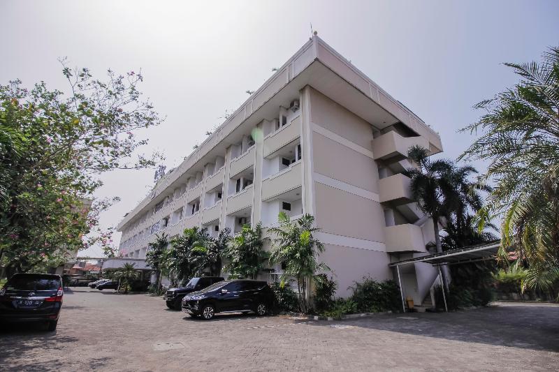 RedDoorz Plus near GBK Senayan - Genel
