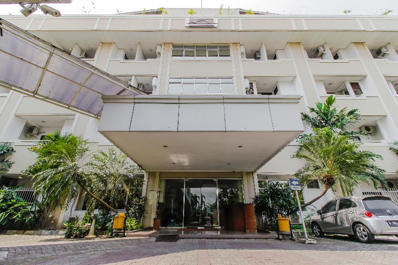 RedDoorz Plus near GBK Senayan - Genel