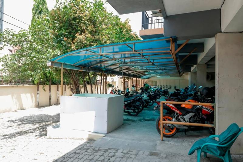 RedDoorz Plus near Ciputra World Kuningan 2 - Lobi