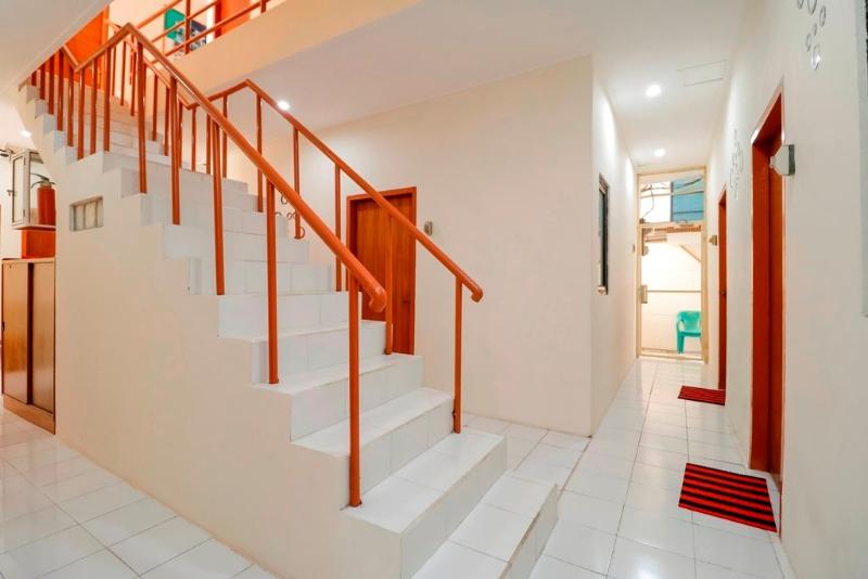 RedDoorz Plus near Ciputra World Kuningan 2 - Genel