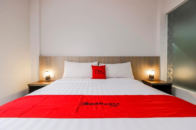 RedDoorz Plus @ TB Simatupang - Oda