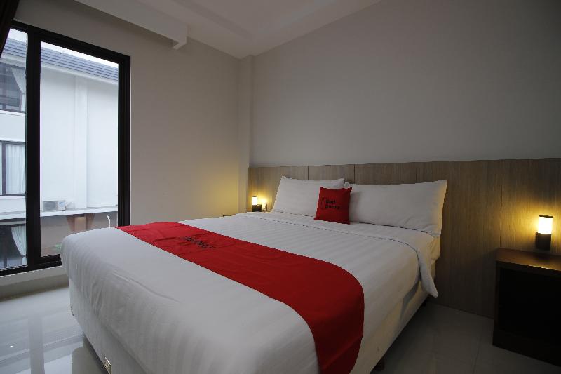 RedDoorz Plus @ TB Simatupang - Oda
