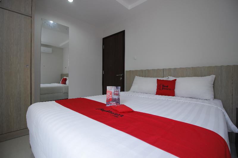 RedDoorz Plus @ TB Simatupang - Oda