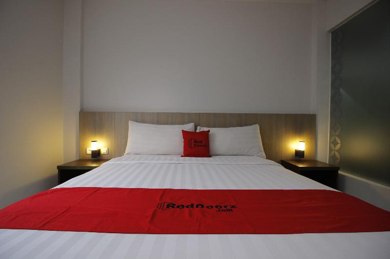 RedDoorz Plus @ TB Simatupang - Oda