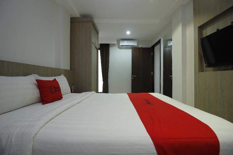 RedDoorz Plus @ TB Simatupang - Oda