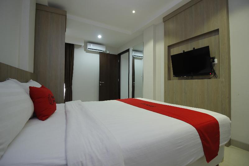 RedDoorz Plus @ TB Simatupang - Oda
