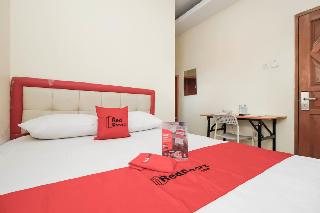 RedDoorz Plus @ Jalan Pemuda Jakarta otel fotoğrafı