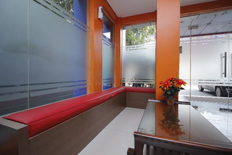 RedDoorz Plus @ Jalan Pemuda Jakarta - Genel