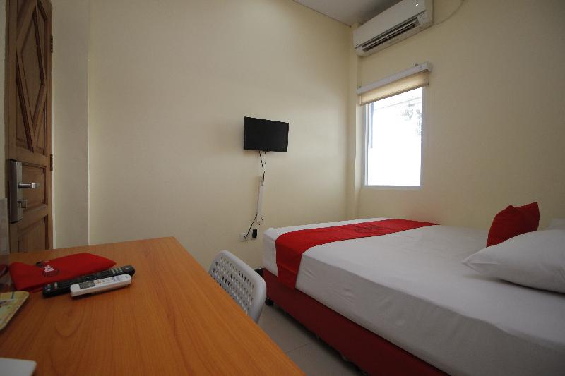 RedDoorz Plus @ Jalan Pemuda Jakarta - Oda
