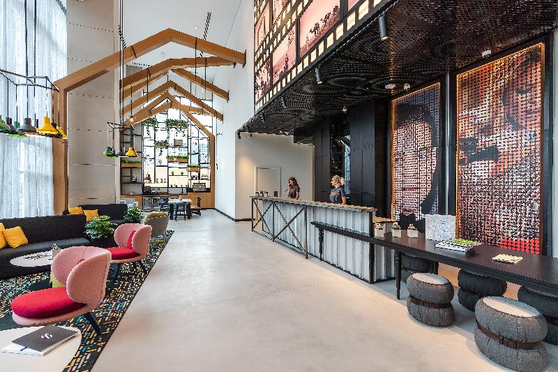 Studio One Hotel - Lobi