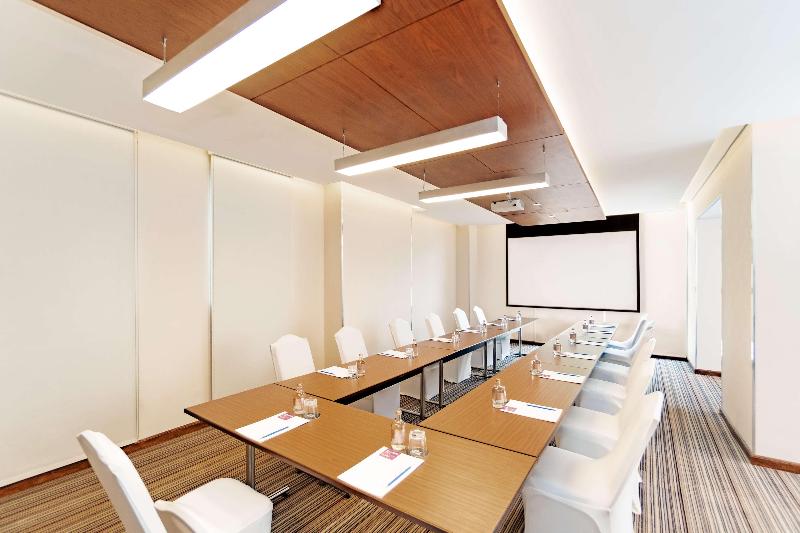 Hyatt Place Dubai/Wasl District - Toplantı