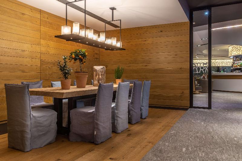 Radisson Blu Hotel Reussen, Andermatt - Restoran