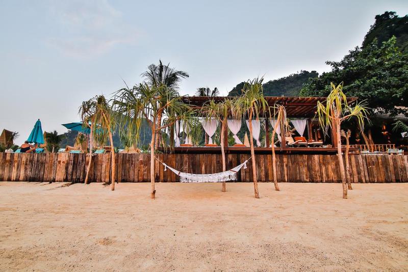 Phi Phi Coco Beach Resort - Plaj
