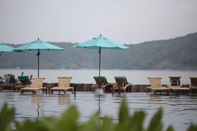 Phi Phi Coco Beach Resort - Plaj