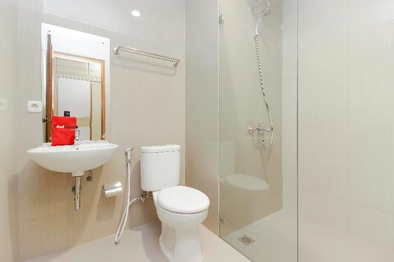 RedDoorz Premium near Ragunan Zoo 2 - Oda
