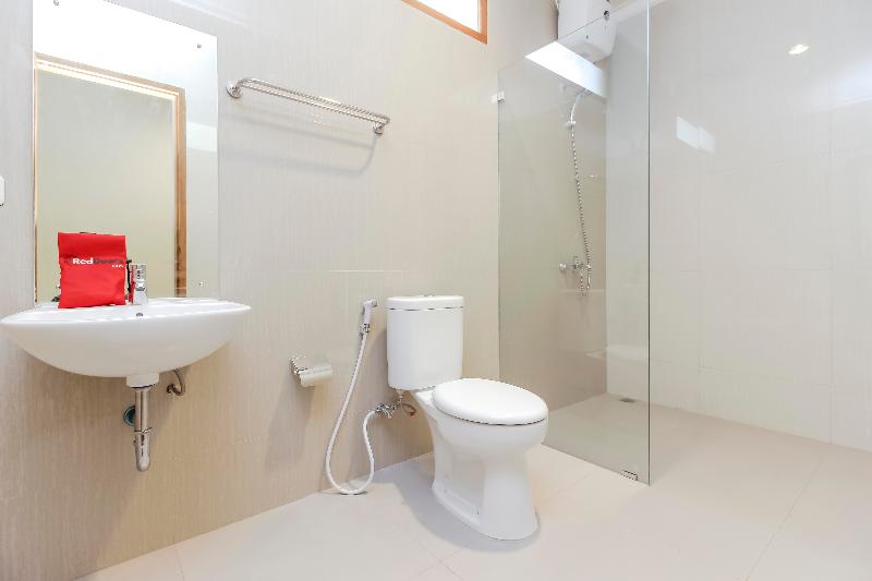 RedDoorz Premium near Ragunan Zoo 2 - Oda
