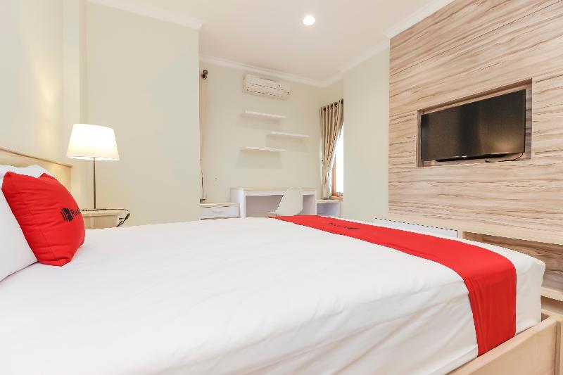 RedDoorz Premium near Ragunan Zoo 2 - Oda