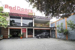 RedDoorz Plus near Stadion Mandala Krida fotoÄŸrafÄ±