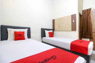 RedDoorz Plus near Stadion Mandala Krida fotoÄŸrafÄ±