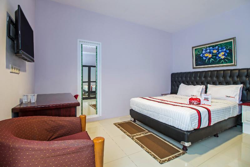 RedDoorz Plus @ Guntur Raya Setiabudi - Oda