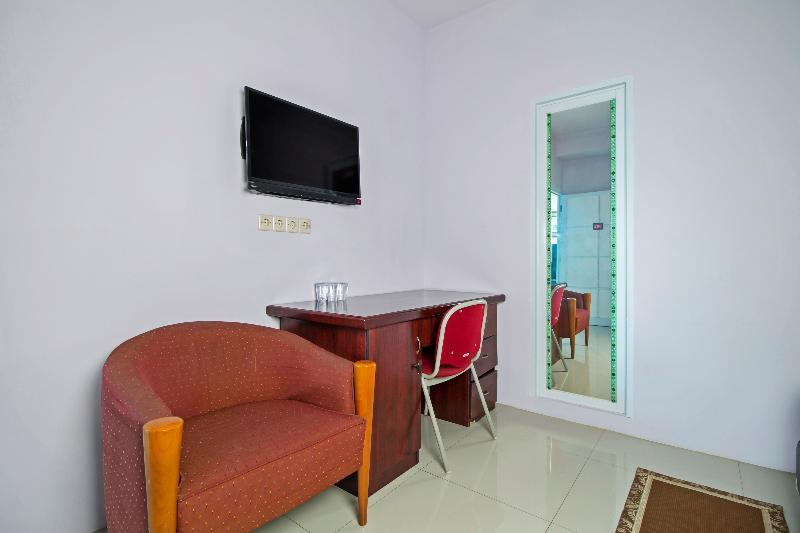 RedDoorz Plus @ Guntur Raya Setiabudi - Oda