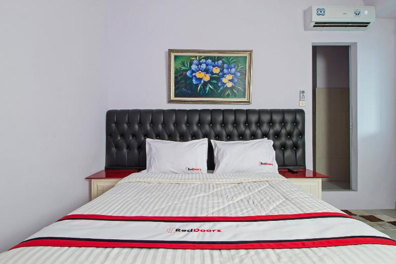 RedDoorz Plus @ Guntur Raya Setiabudi - Oda