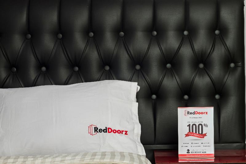 RedDoorz Plus @ Guntur Raya Setiabudi - Oda