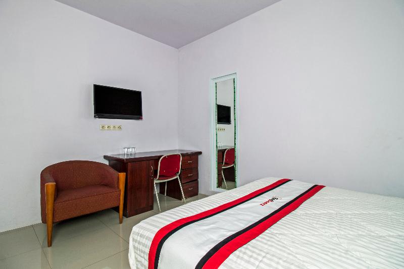 RedDoorz Plus @ Guntur Raya Setiabudi - Oda