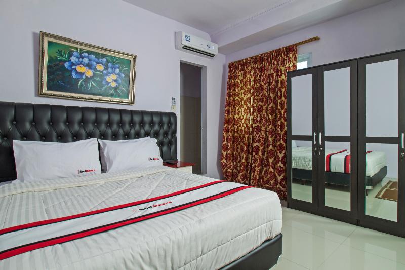 RedDoorz Plus @ Guntur Raya Setiabudi - Oda