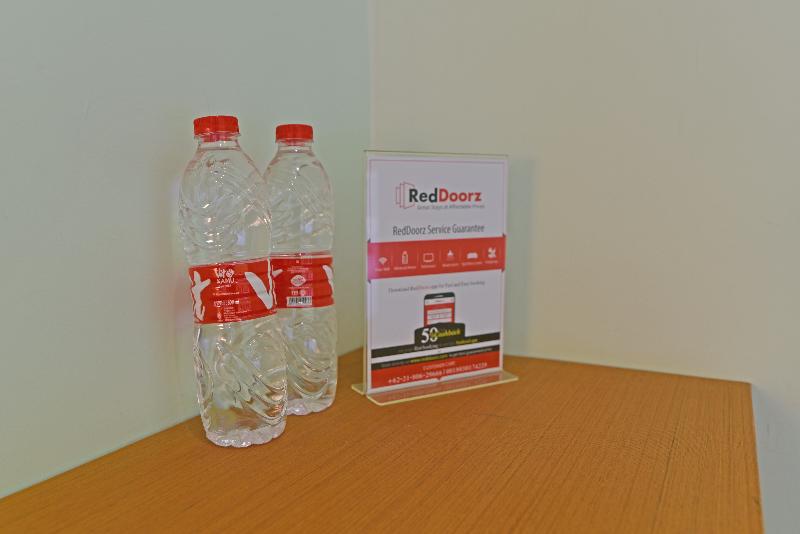 RedDoorz Plus @ Mahendradatta Denpasar - Oda