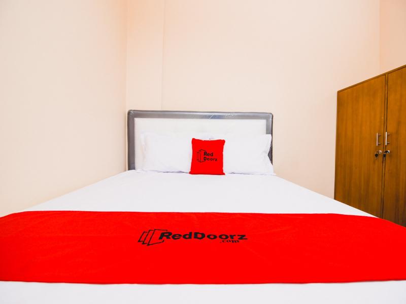 RedDoorz Plus @ Pogung Raya - Oda