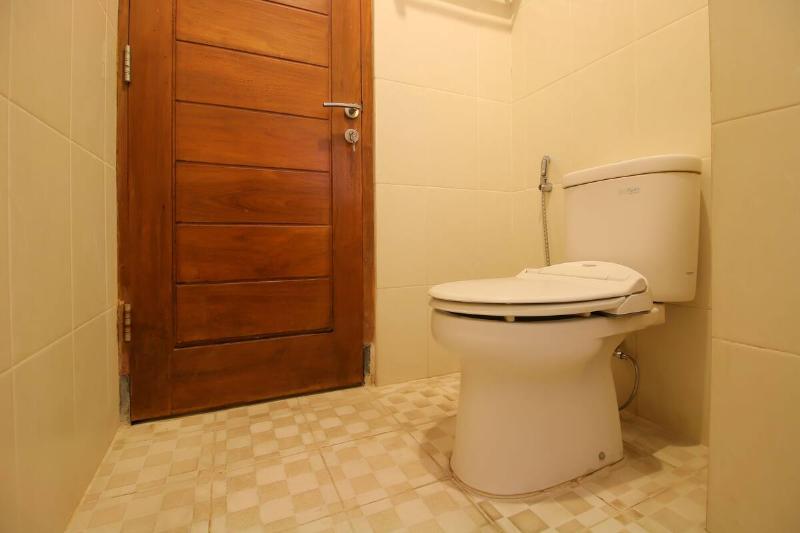 RedDoorz Plus @ Taman Siswa 2 - Oda