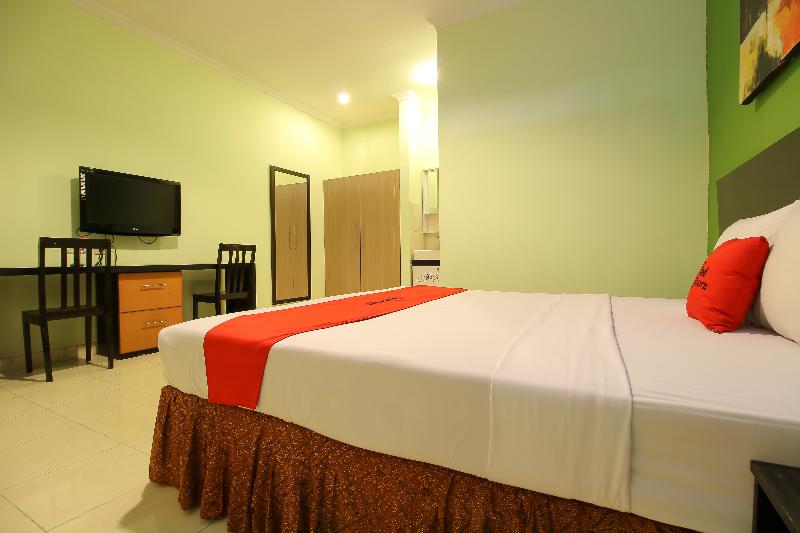 RedDoorz Plus @ Taman Siswa 2 - Oda