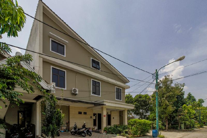 RedDoorz Plus near Lippo Cikarang Mall - Genel