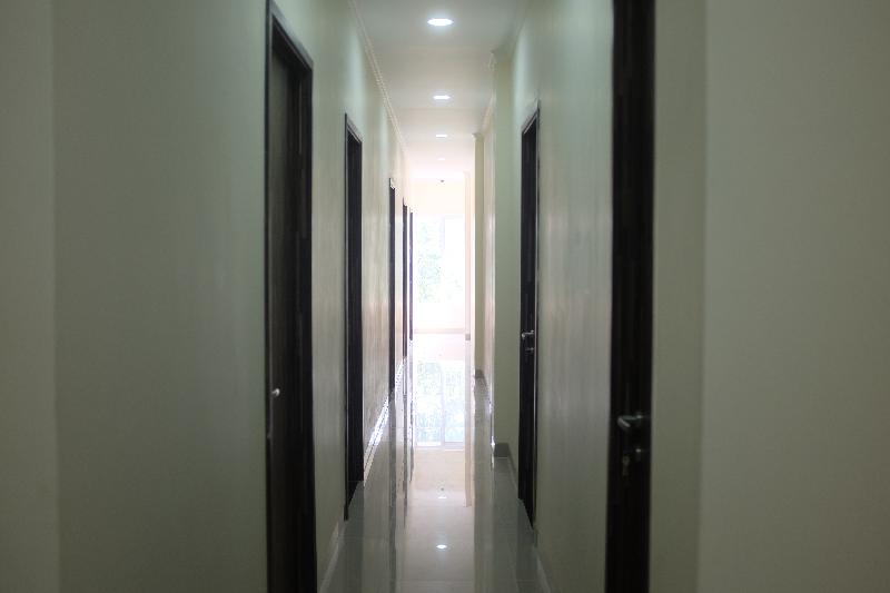 RedDoorz Plus near Mall Ciputra Jakarta - Lobi