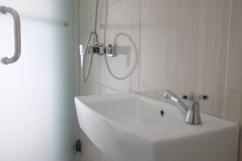 RedDoorz Plus near Mall Ciputra Jakarta - Oda