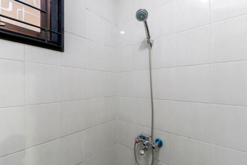 RedDoorz Plus near Trisakti University - Oda