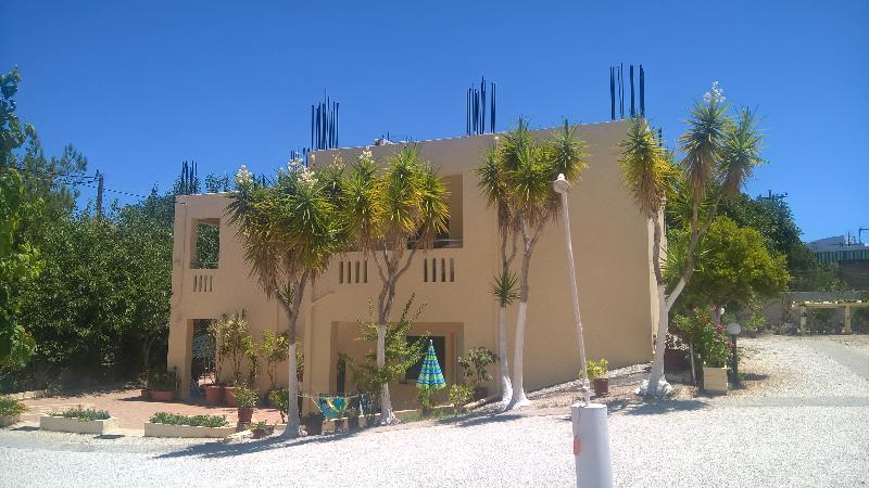 Zinovia Apartments - Genel