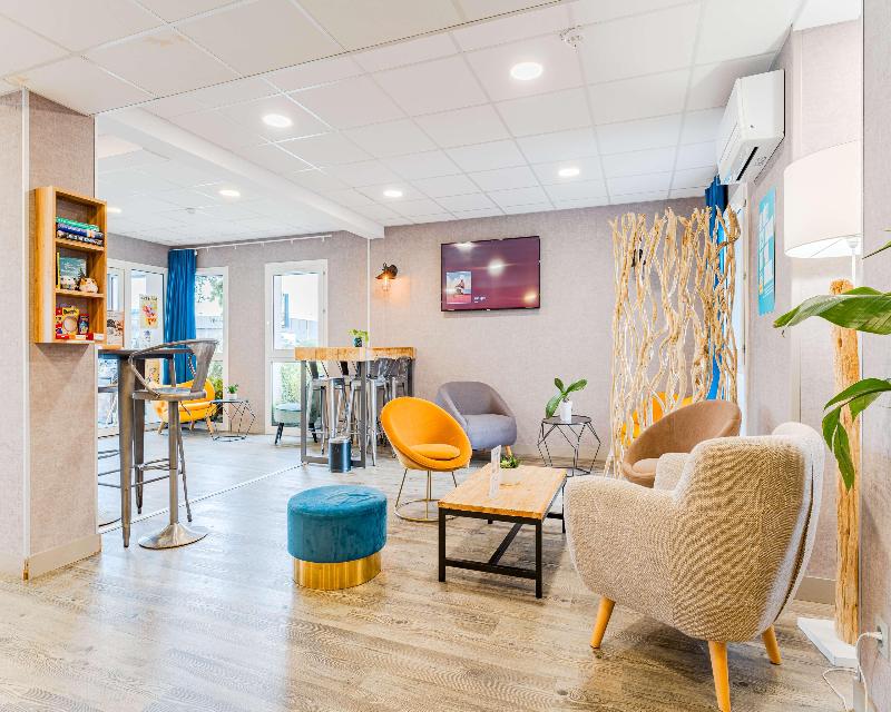Kyriad Direct Tours Sud - Chambray Les Tours - Lobi