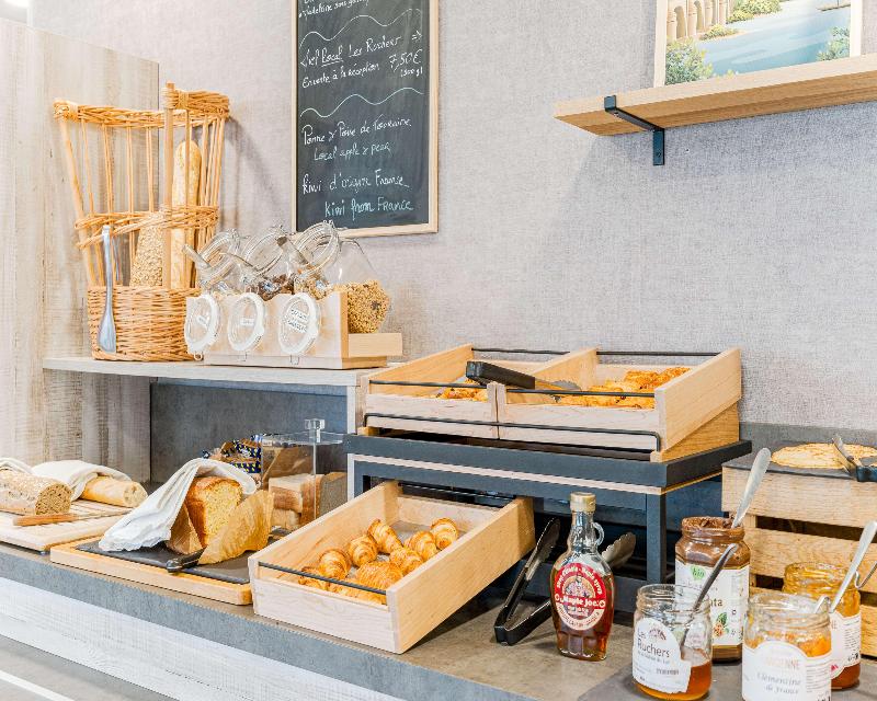 Kyriad Direct Tours Sud - Chambray Les Tours - Restoran
