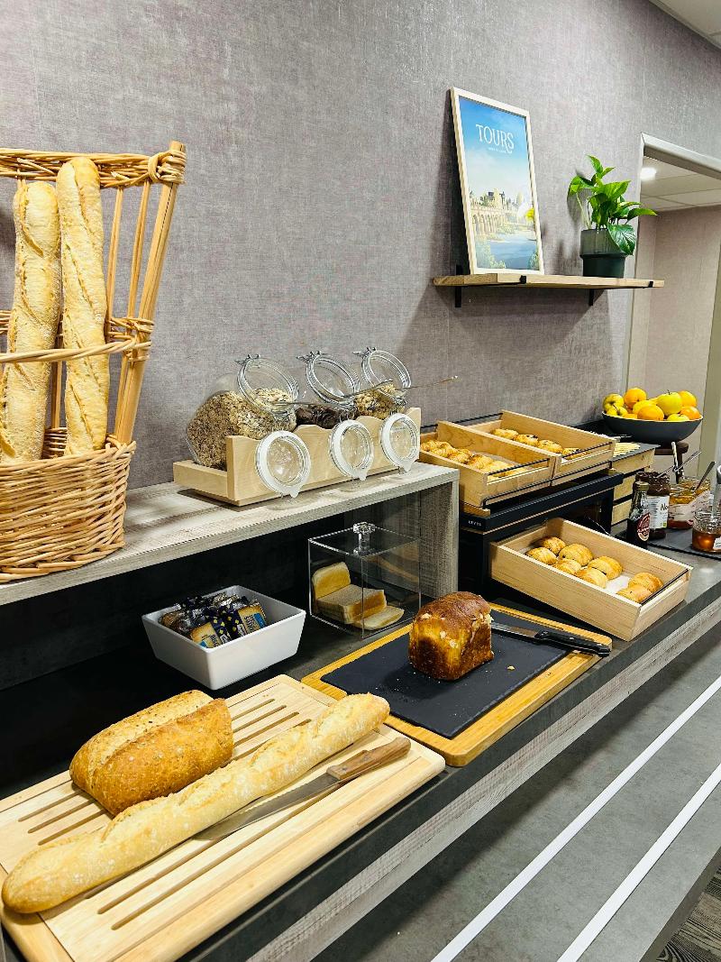 Kyriad Direct Tours Sud - Chambray Les Tours - Restoran