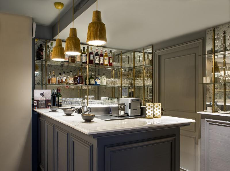 Charles V - Bar