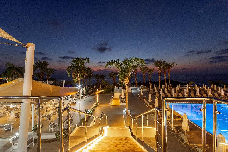 Queens Bay - Teras